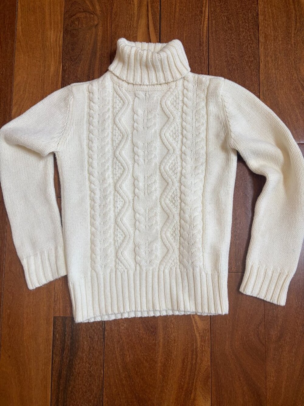 Y2K Classic cream cable-knit turtleneck sweater